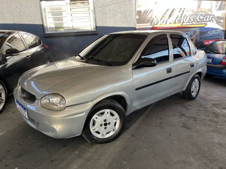 CHEVROLET - CORSA - 2004/2004 - Cinza - R$ 20.900,00
