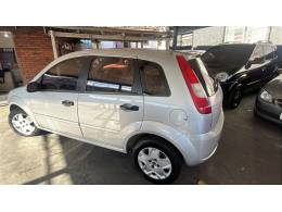 FORD - FIESTA - 2003/2003 - Prata - R$ 18.500,00