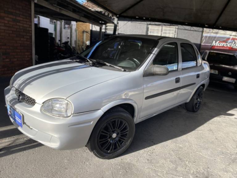 CHEVROLET - CORSA - 2001/2001 - Prata - R$ 17.500,00