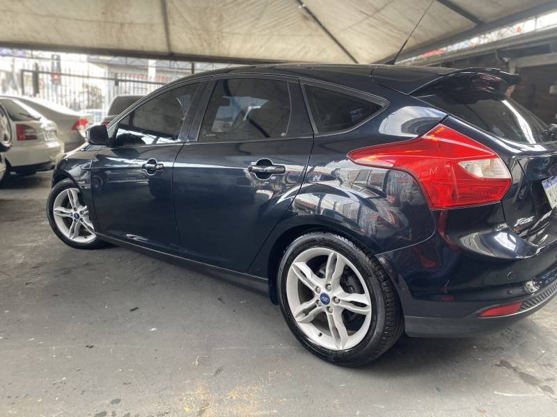 FORD - FOCUS - 2013/2014 - Azul - R$ 50.900,00