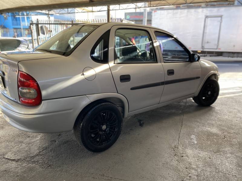 CHEVROLET - CORSA - 2001/2001 - Prata - R$ 17.500,00