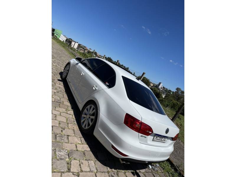 VOLKSWAGEN - JETTA - 2014/2014 - Branca - R$ 72.900,00