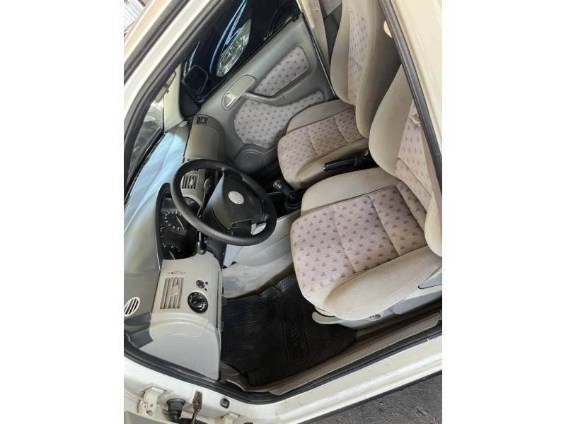 VOLKSWAGEN - SAVEIRO - 2001/2001 - Branca - R$ 26.900,00