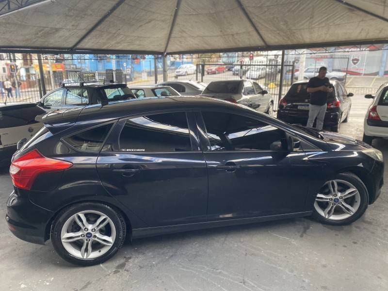 FORD - FOCUS - 2013/2014 - Azul - R$ 50.900,00