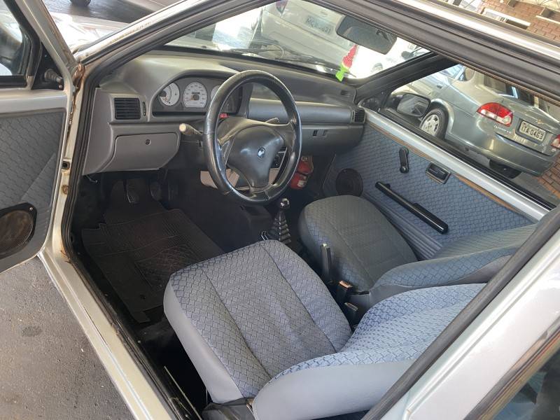 FIAT - UNO - 2003/2004 - Prata - R$ 13.900,00