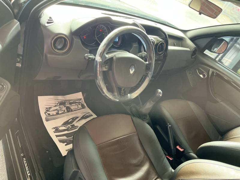 RENAULT - DUSTER - 2016/2016 - Preta - R$ 60.900,00
