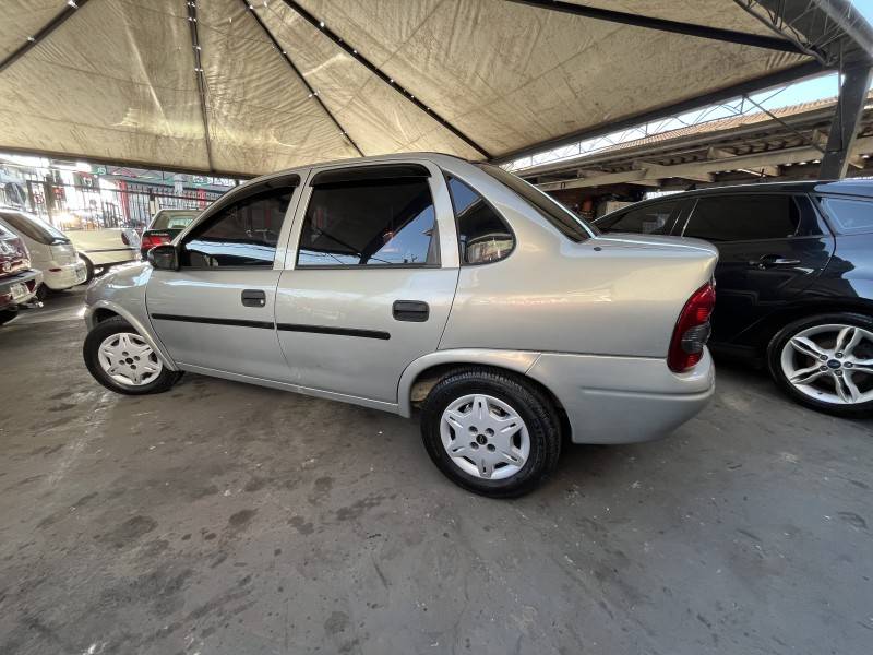 CHEVROLET - CORSA - 2004/2004 - Cinza - R$ 20.900,00