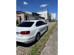 VOLKSWAGEN - JETTA - 2014/2014 - Branca - R$ 72.900,00