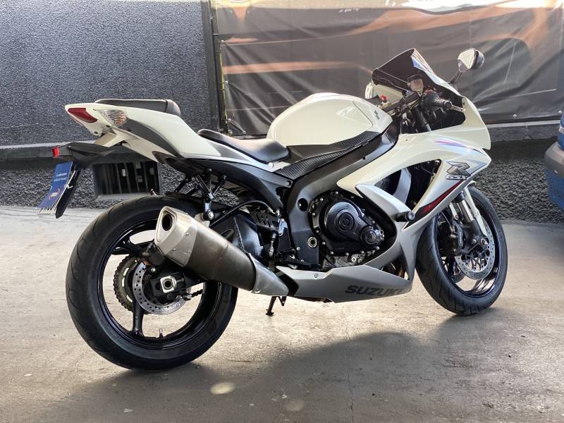 SUZUKI - GSX - 2011/2011 - Branca - R$ 42.900,00