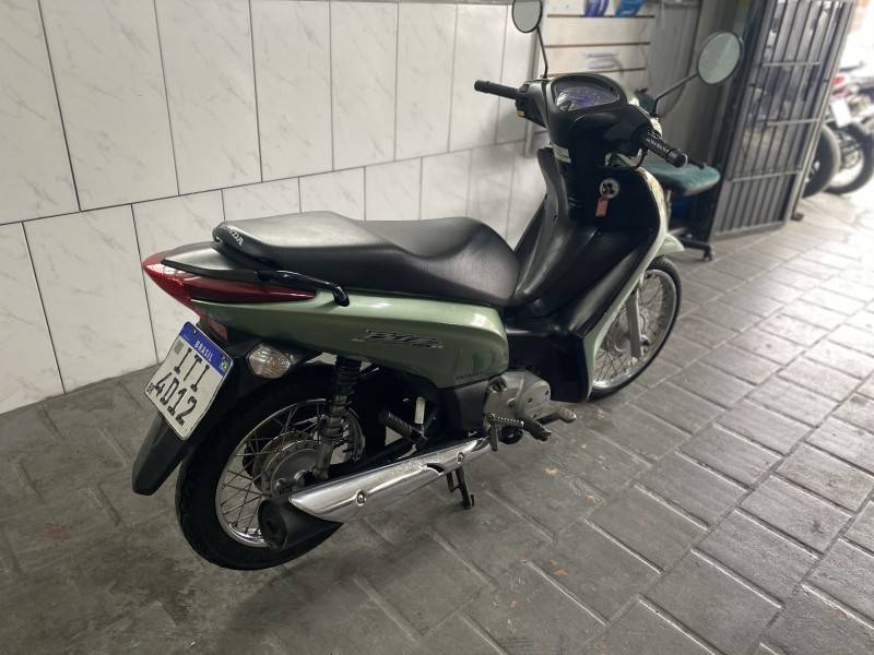 HONDA - BIZ 125 - 2011/2011 - Verde - R$ 11.000,00