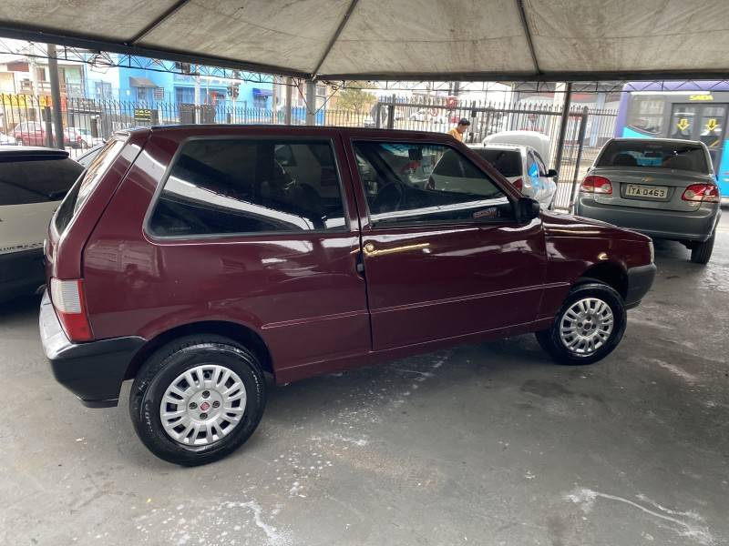 FIAT - UNO - 2004/2005 - Vermelha - R$ 16.900,00