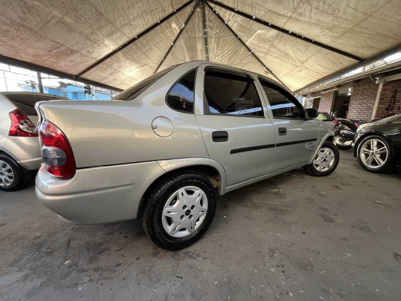 CHEVROLET - CORSA - 2004/2004 - Cinza - R$ 20.900,00