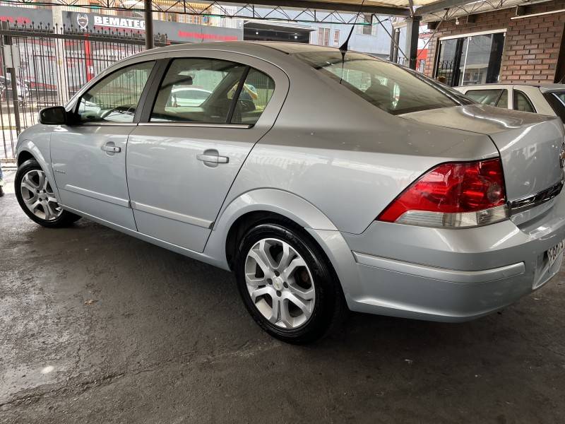 CHEVROLET - VECTRA - 2011/2011 - Prata - R$ 33.900,00