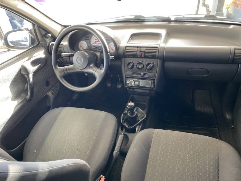 CHEVROLET - CORSA - 2001/2001 - Prata - R$ 17.500,00