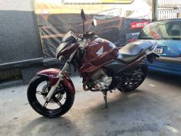 HONDA - CB 300R - 2011/2011 - Vermelha - R$ 13.500,00