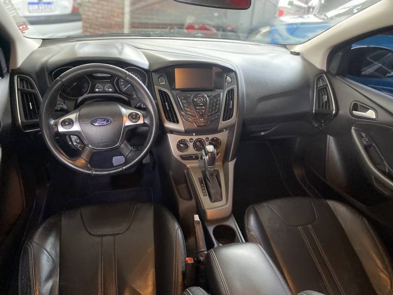 FORD - FOCUS - 2013/2014 - Azul - R$ 50.900,00