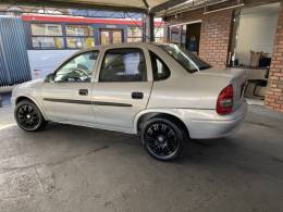 CHEVROLET - CORSA - 2001/2001 - Prata - R$ 17.500,00