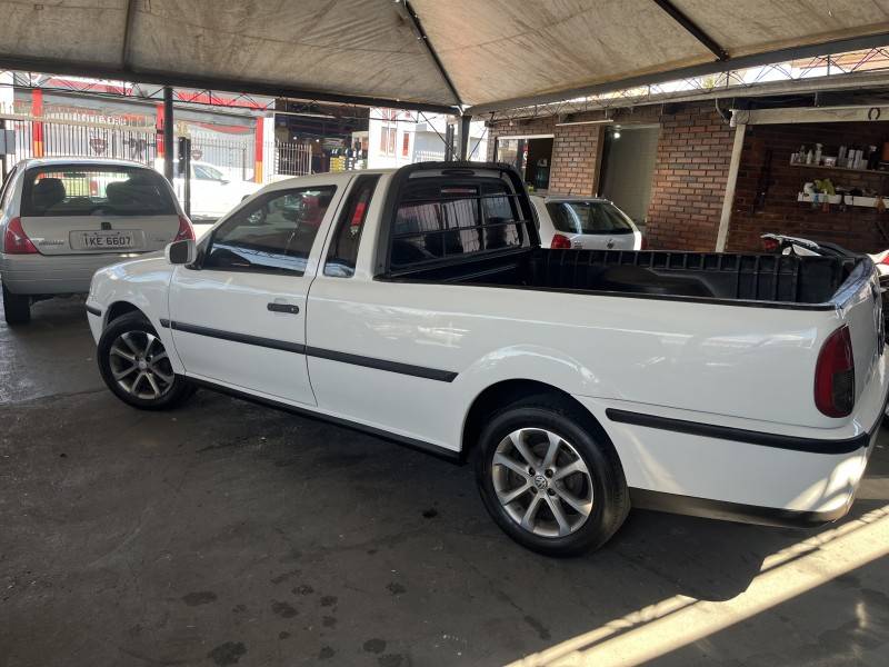VOLKSWAGEN - SAVEIRO - 2001/2001 - Branca - R$ 26.900,00