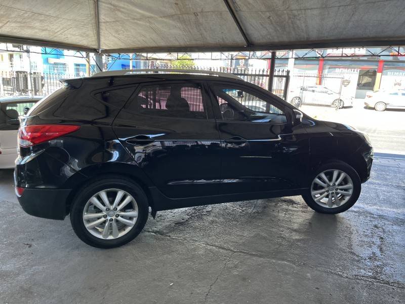 HYUNDAI - IX35 - 2011/2012 - Preta - R$ 65.900,00